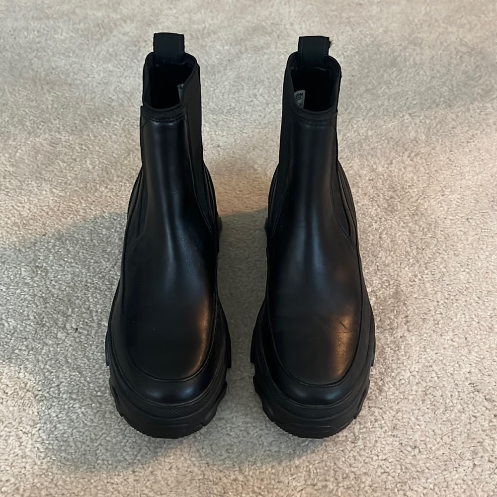 Sorel waterproof boot - size 6